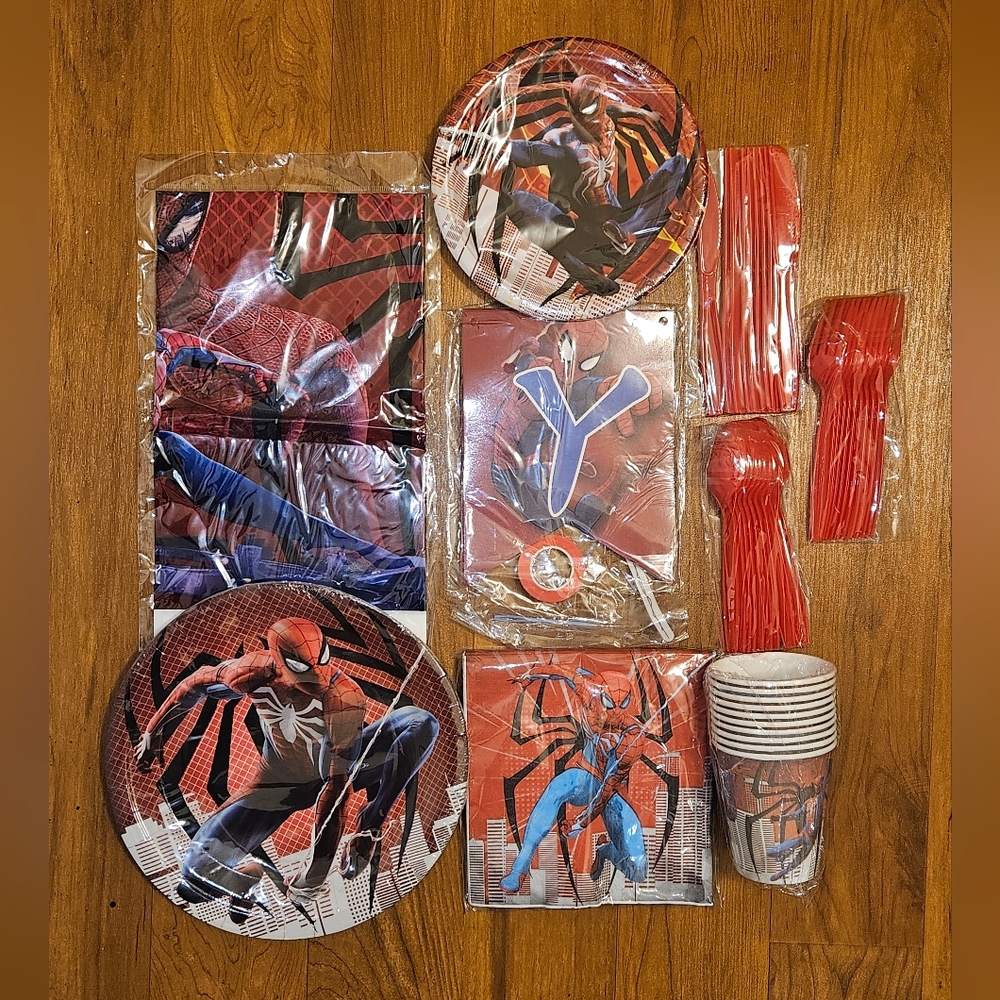Source Unknown Spider-Themed Party Set - Red and Blue